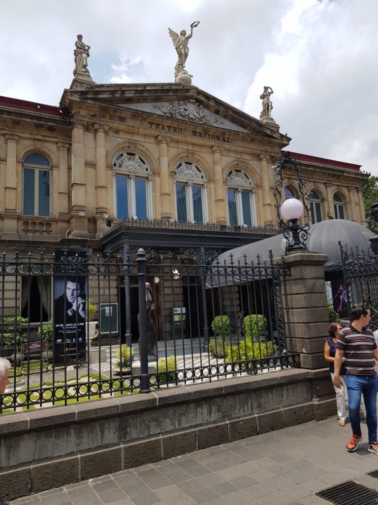 Teatro Nacional aan de Plaza de la Cultura