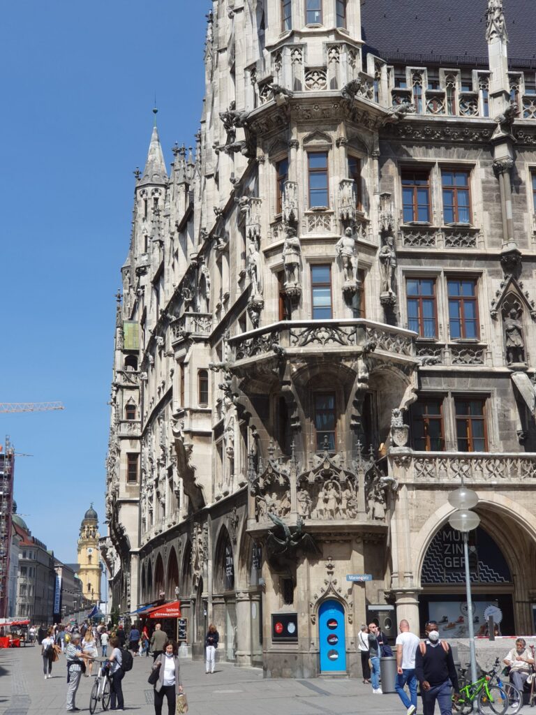 Rathaus met blick op Frauenkirche