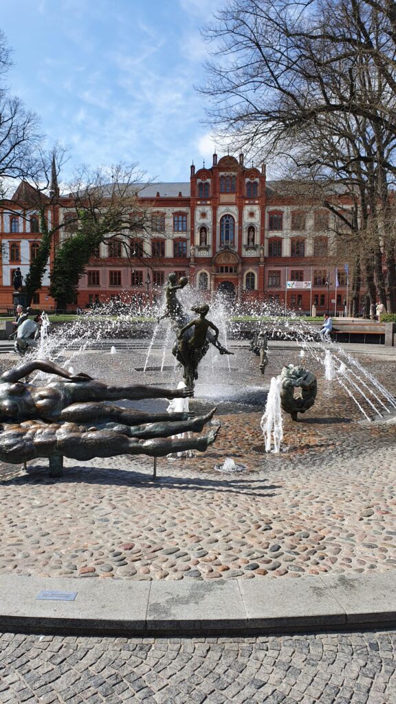 Brunnen der Lebensfreude met universiteit